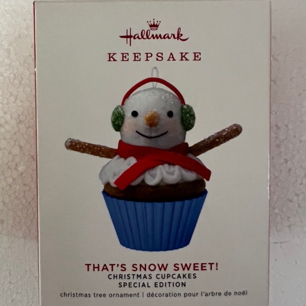 Hallmark Keepsake 2019 Special Edition That's Snow Sweet Cupcake, NIB